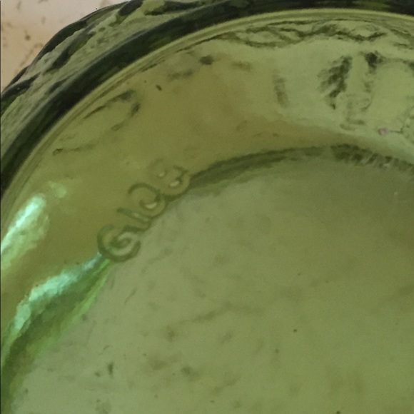 Mid Century Avocado Green Stippled Glass Vase - Picture 10 of 11